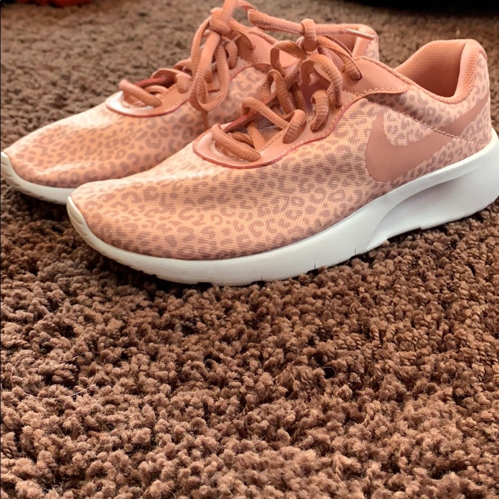 Leopard pink Nike’s
